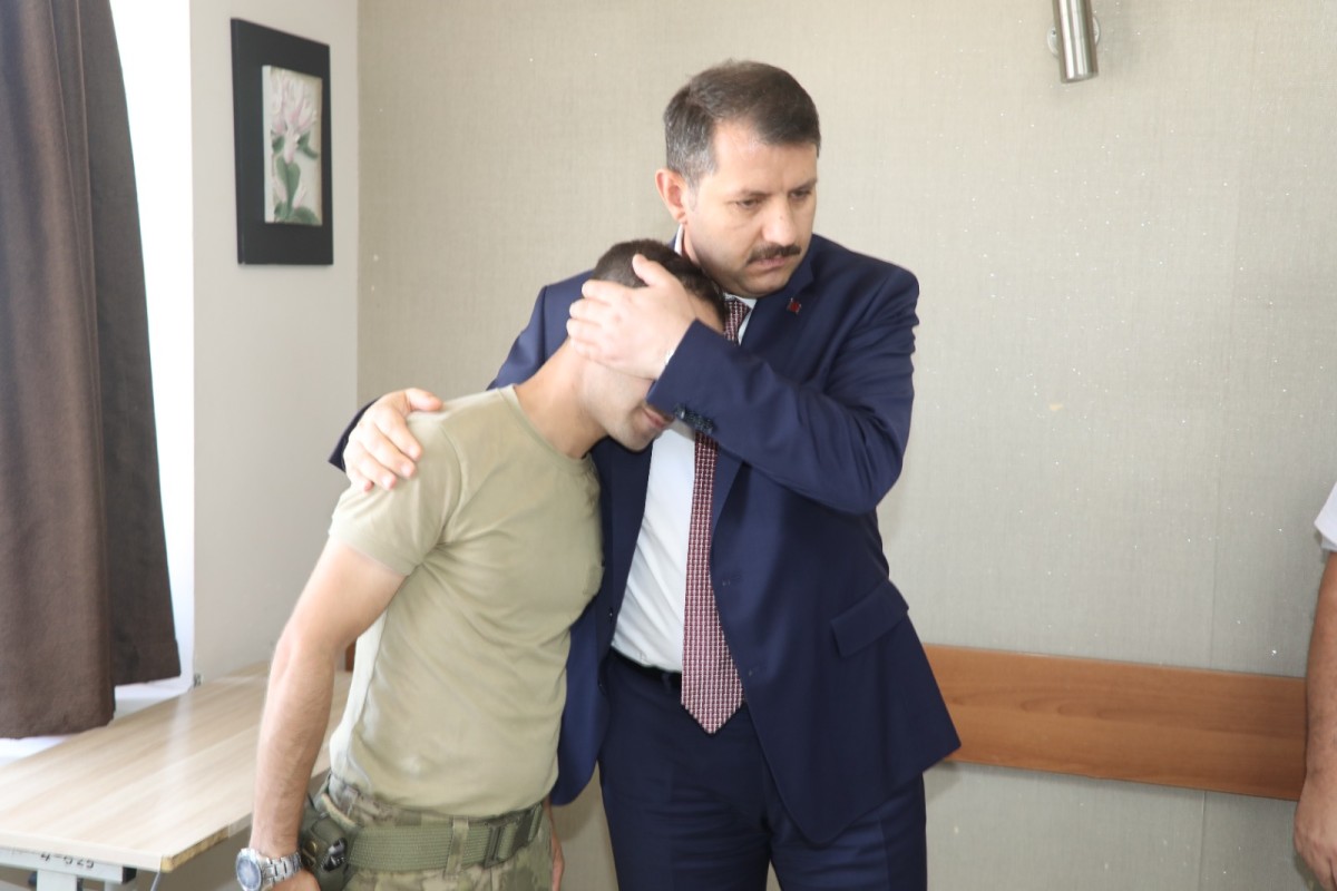 Vali Salih Ayhan, Yaralı Askerlerimizi Hastanede Ziyaret Etti
