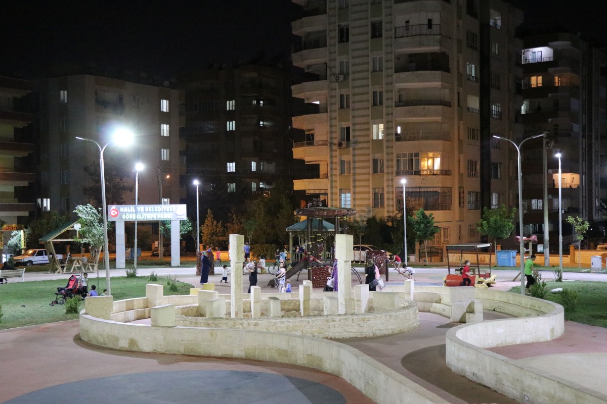 HALİLİYE’DE IŞIL IŞIL OLAN PARKLAR AİLELERİN UĞRAK NOKTASI 