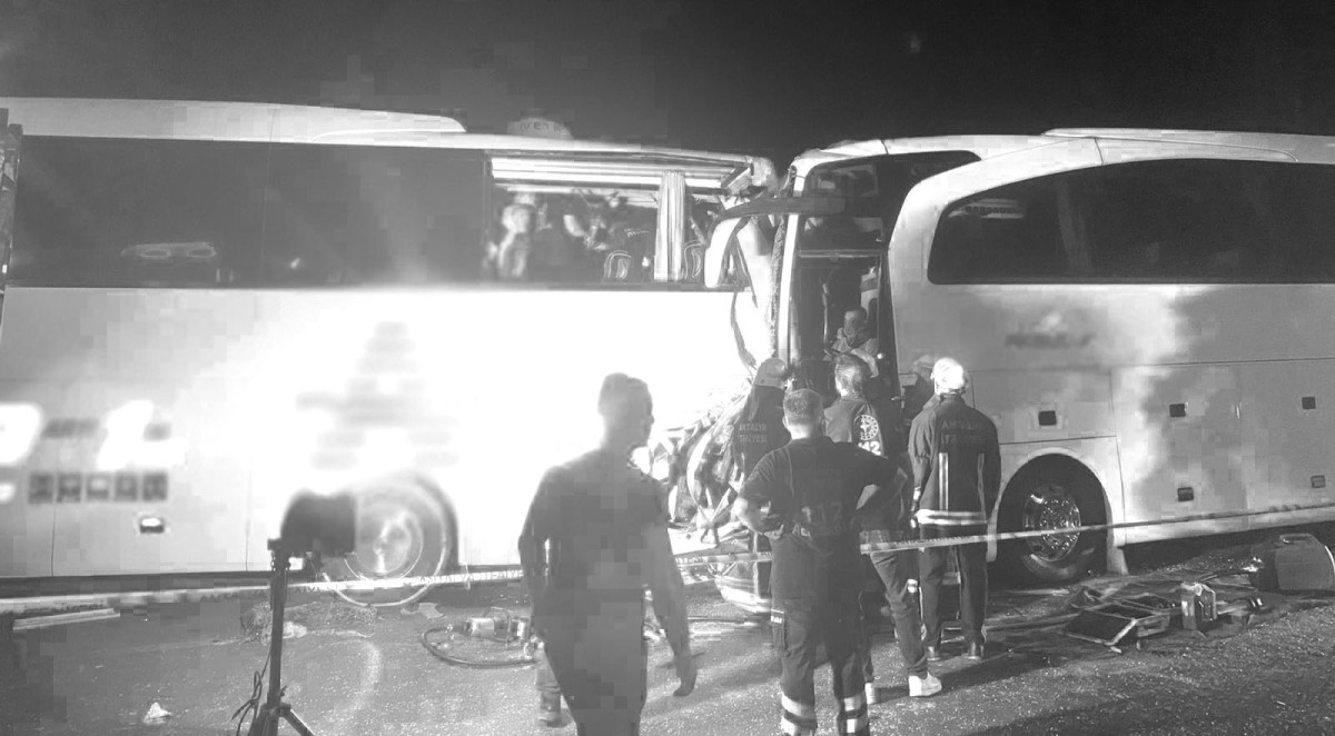 Urfa Firmalı Yolcu Otobüsü Kazaya Karıştı
