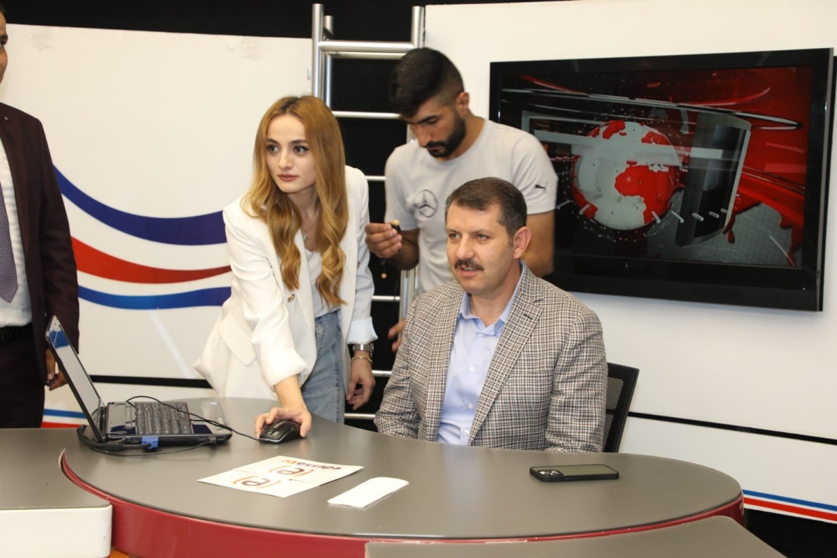 Vali Ayhan Kendi Haberini Sundu