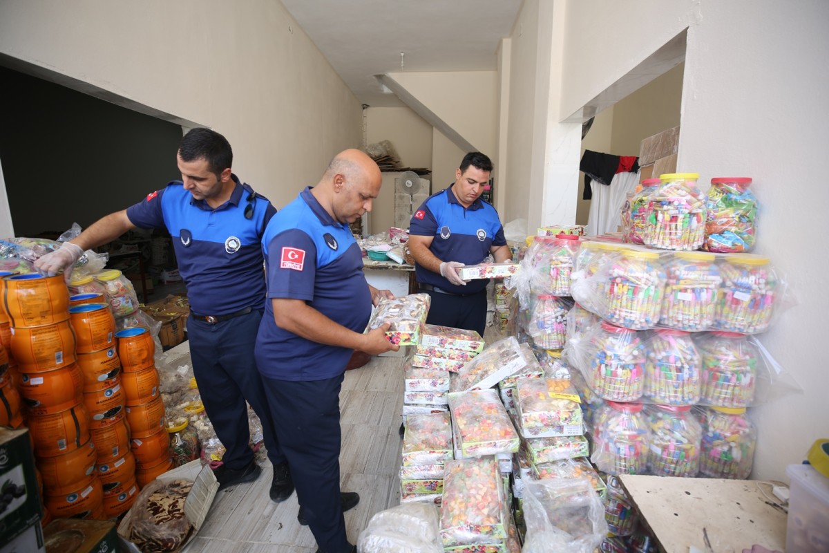 Şanlıurfa’da çok büyük miktarda bozuk ve miadı dolmuş gıda maddesi ele geçirildi 
