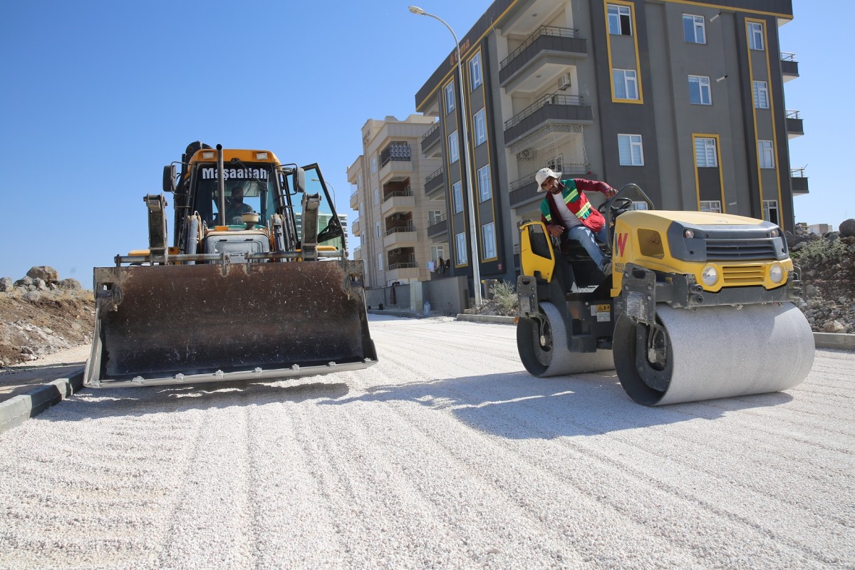 BATIKENT’E YOLLAR PARKE İLE DÖŞENİYOR