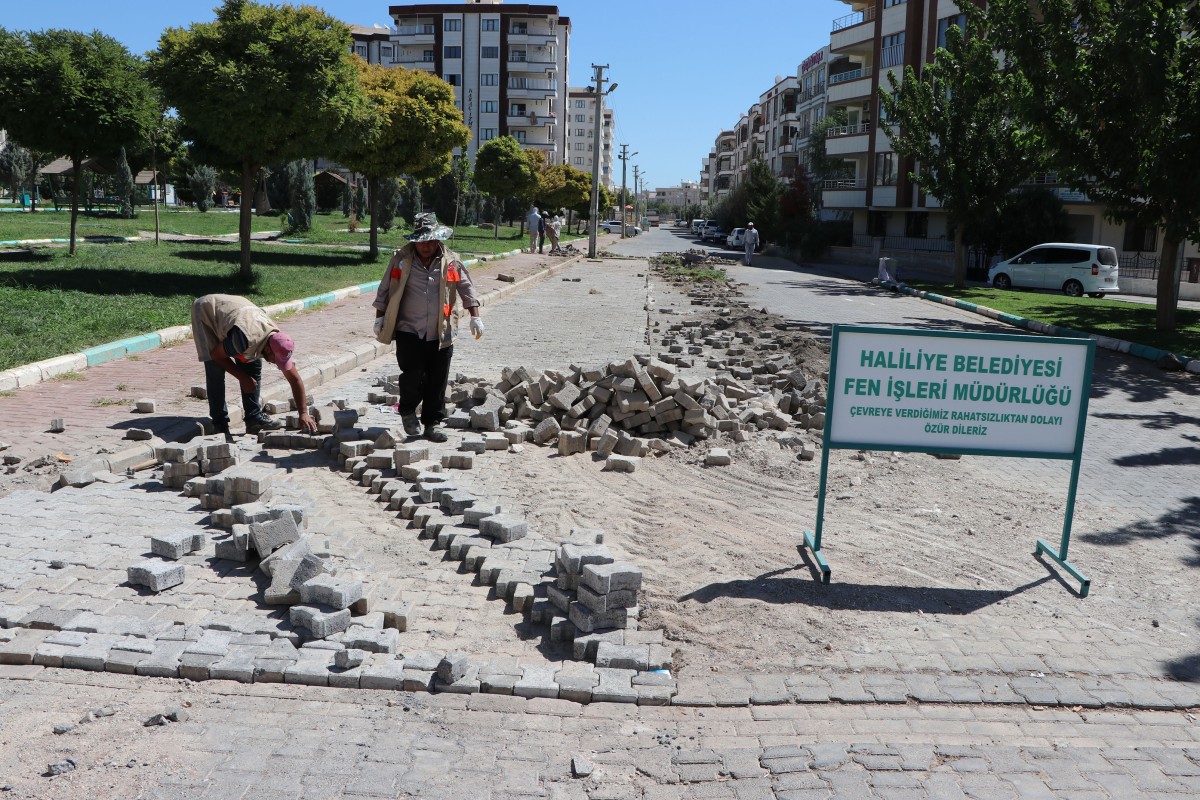 HALİLİYE’DE HUMMALI ÇALIŞMALAR İLE YOLLARIN KALİTESİ ARTIYOR 