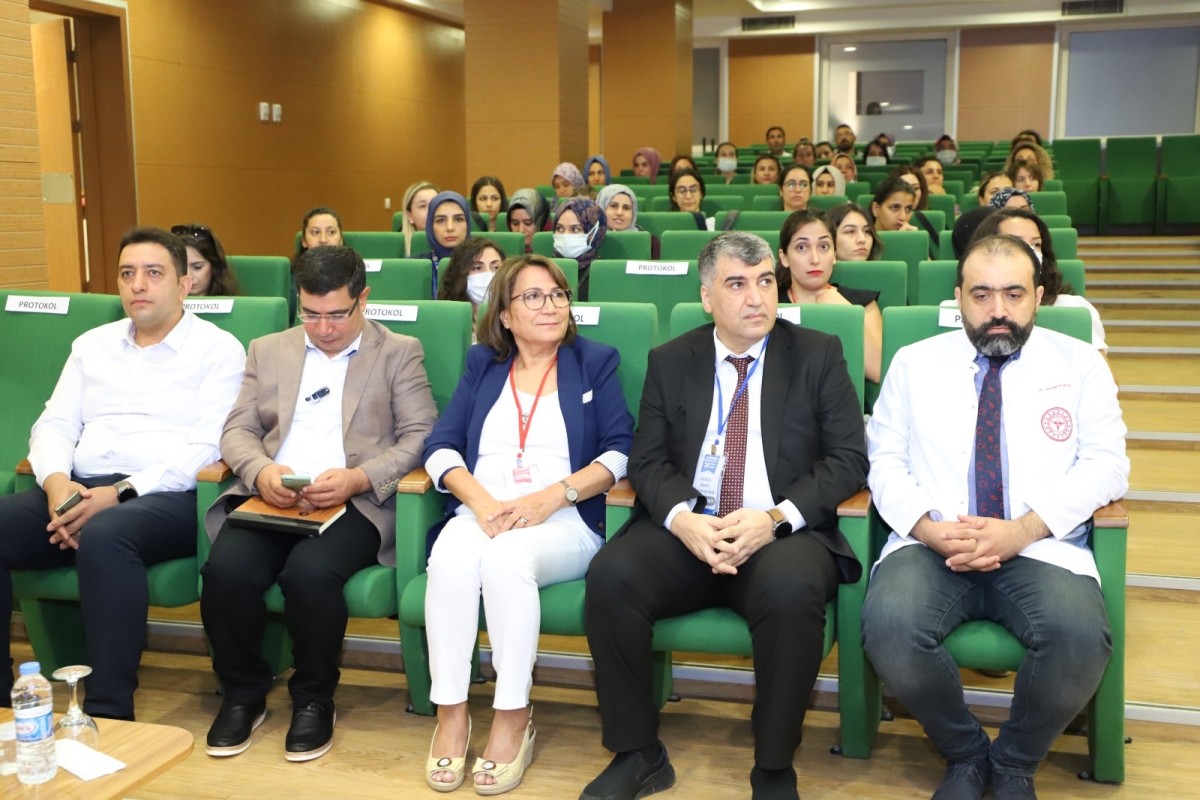Şanlıurfa’da Ebelere Sempozyum