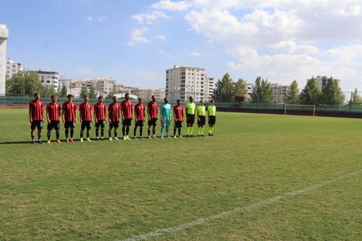 KARAKÖPRÜ BELEDİYESPOR’UN RAKİBİ SAHAYA ÇIKMADI MAÇ TATİL EDİLDİ 