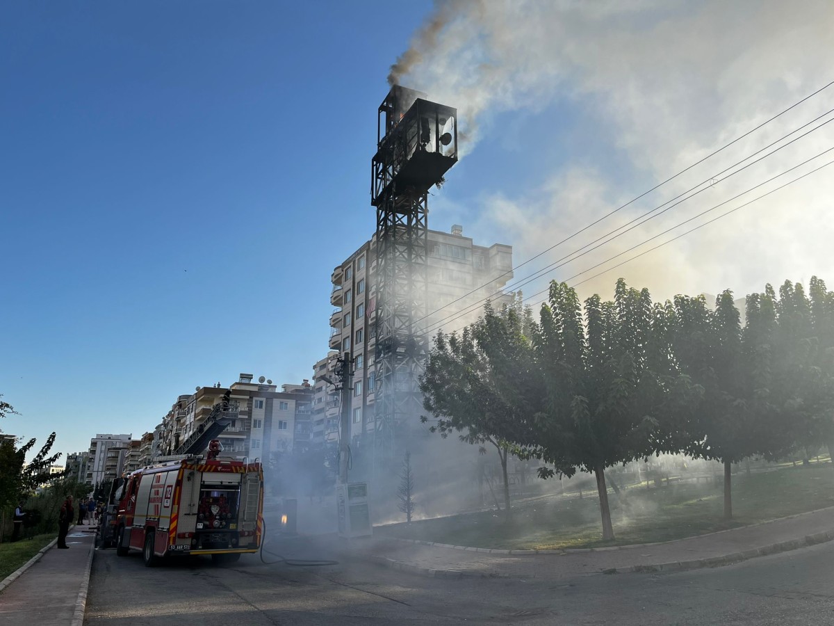 Baz istasyonu alevlere teslim oldu 