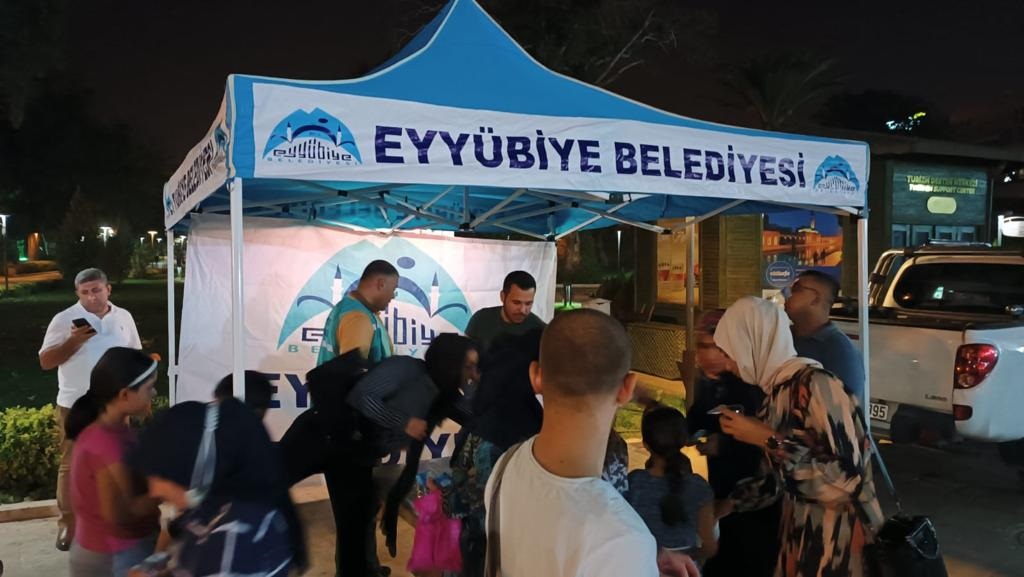 Eyyübiye Belediyesi Kandil Gecesi Binlerce Vatandaşa İkramda Bulundu