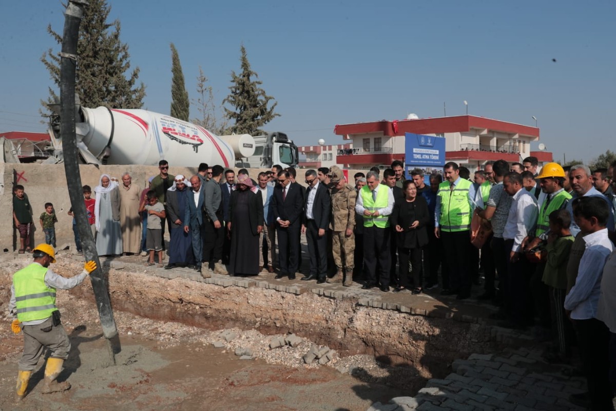BAŞKAN BEYAZGÜL MUHTAR HİZMET BİNASI TEMEL ATMA TÖRENİNE KATILDI