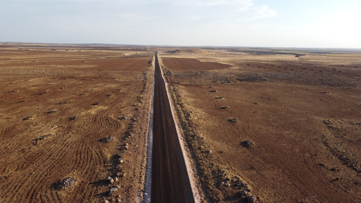 BÜYÜKŞEHİR’DEN SİVEREK KIRSALINDA YOL ÇALIŞMASI