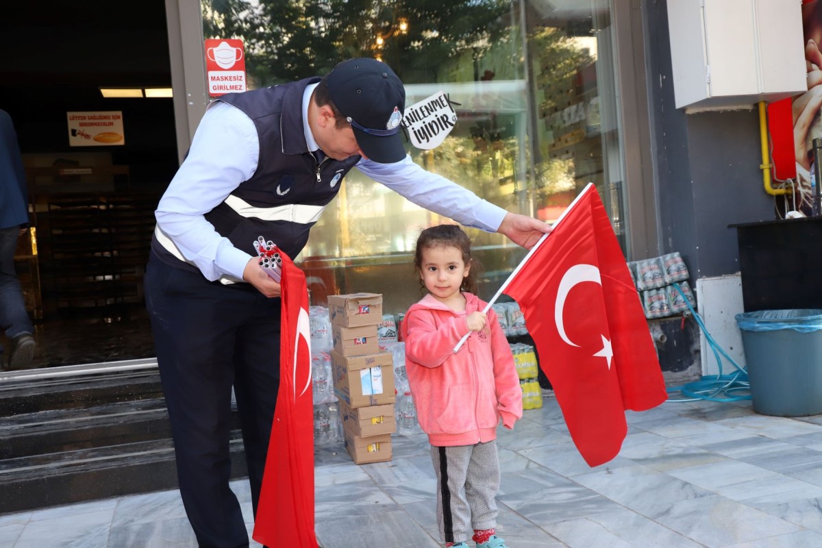 KARAKÖPRÜ BAYRAKLARLA DONATILDI