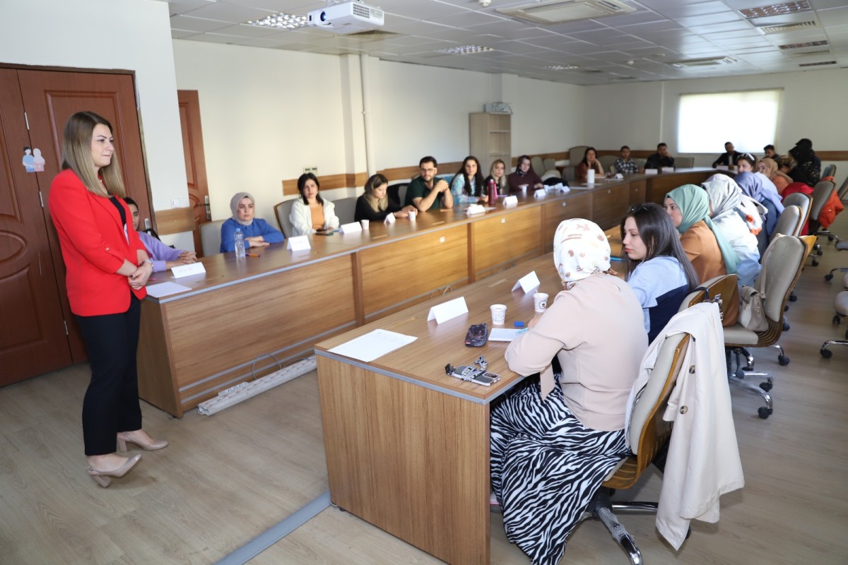 Bebeğe İlk Eli Değen Ebeler Eğitime Alındı.