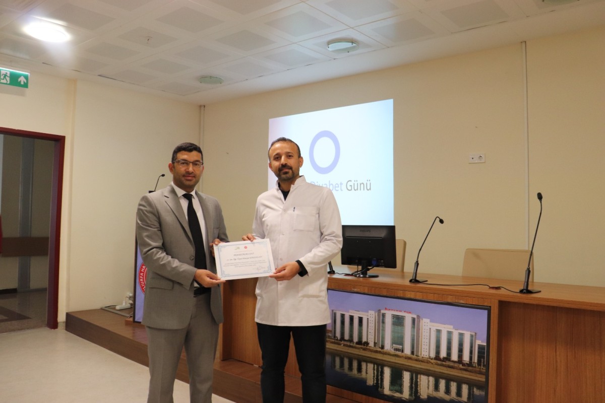HARRAN ÜNİVERSİTESİ HASTANESİNDE PERSONELE DİYABET SEMİNERİ VERİLDİ