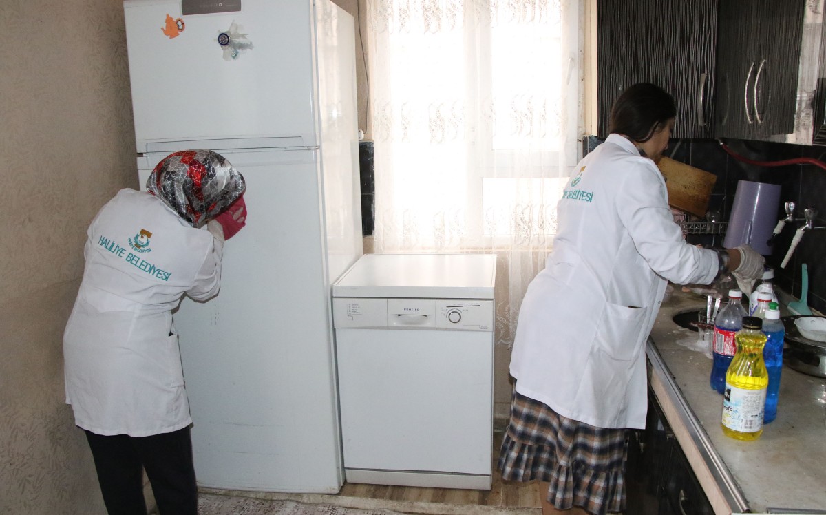 HALİLİYE BELEDİYESİ EVDE BAKIM HİZMETİ İLE ULU ÇINARLARIN YANINDA OLUYOR