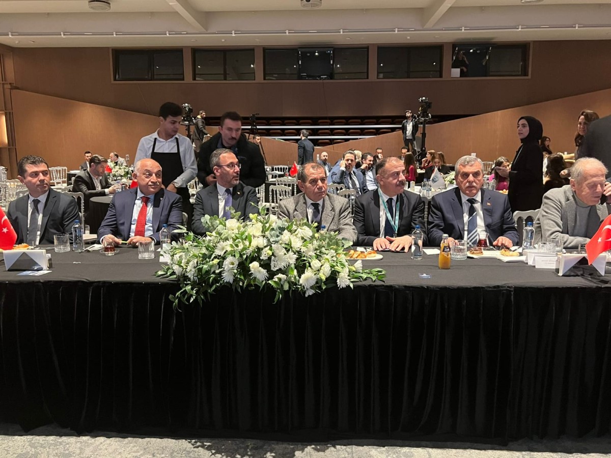 SPORA DEĞER KATANLAR ÖDÜLÜ BAŞKAN BEYAZGÜL’E