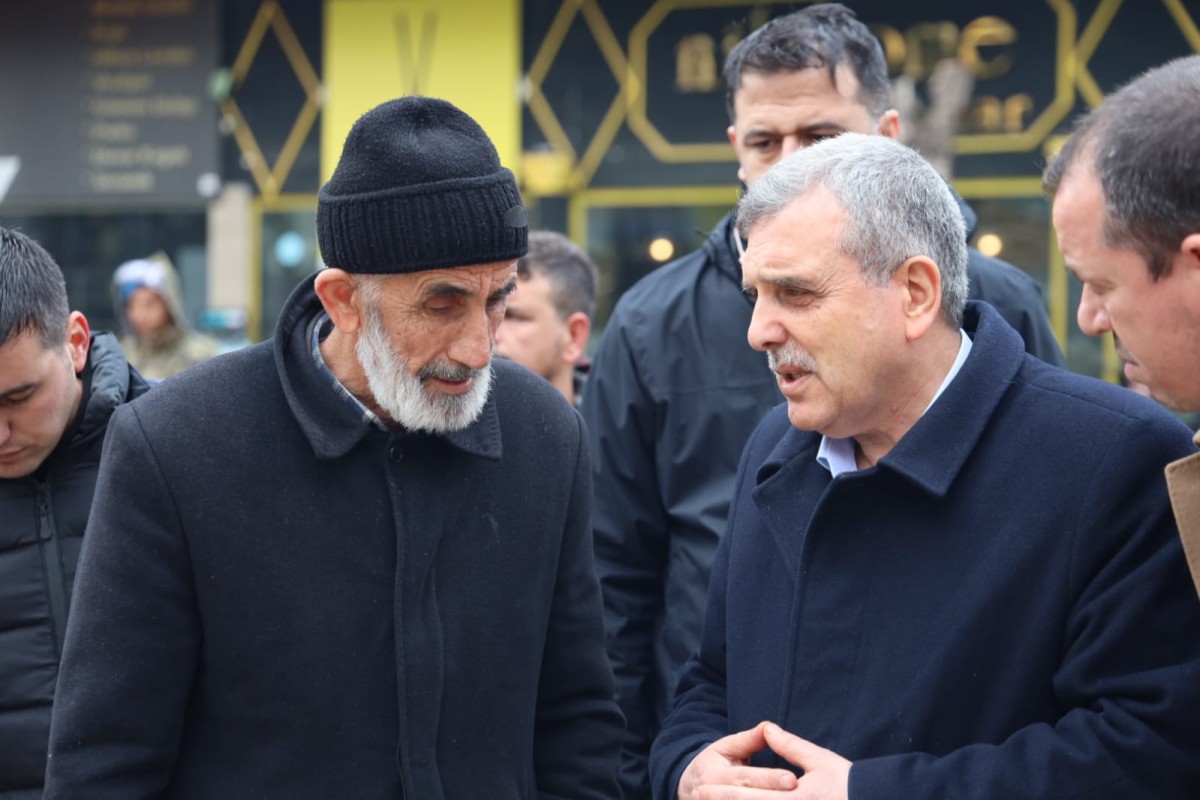 BAŞKAN BEYAZGÜL DEPREMZEDELERLE TEK TEK İLGİLENDİ 