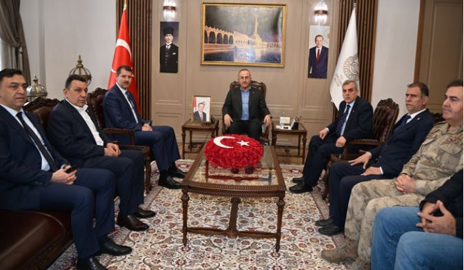 Bakan Çavuşoğlu’nun ilk durağı Valilik oldu