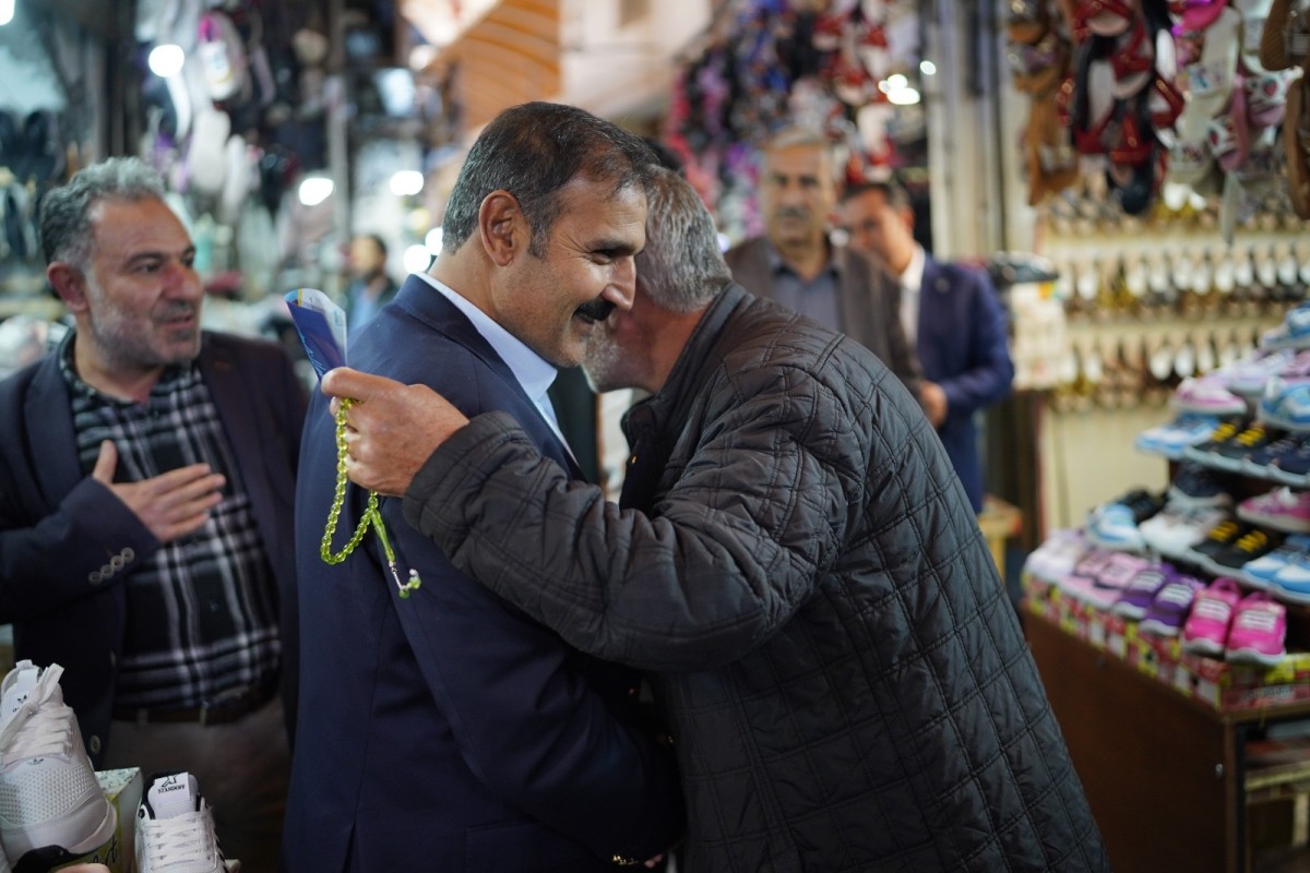 İYİ Aday Yetim Kunduracılar Çarşısını gezdi
