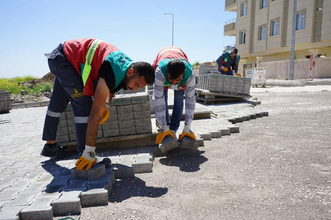 SEYRANTEPE’DE YENİ YOLLAR KİLİTLİ PARKE İLE DÖŞENDİ