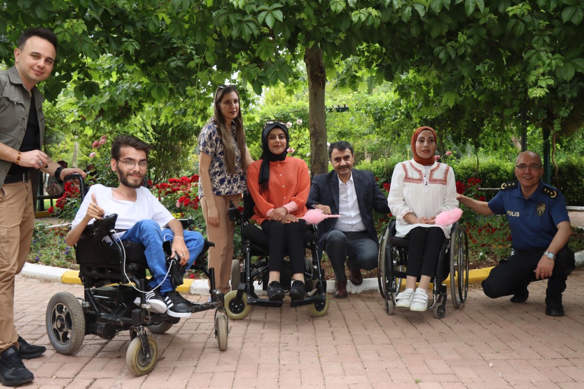 ENGELSİZ YAŞAM MERKEZİNDE 'MUTLU OLMAYA ENGEL YOK'