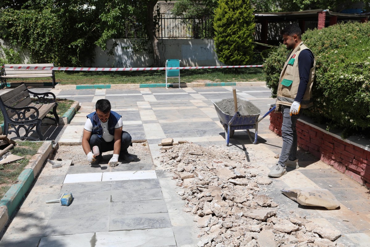 HALİLİYE’DE HUMMALI ÇALIŞMALARLA PARKLAR GÜZELLEŞİYOR