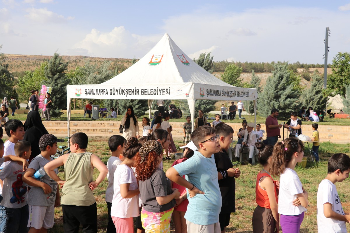 UÇURTMA ŞENLİĞİ RENKLİ GÖRÜNTÜLERE SAHNE OLDU