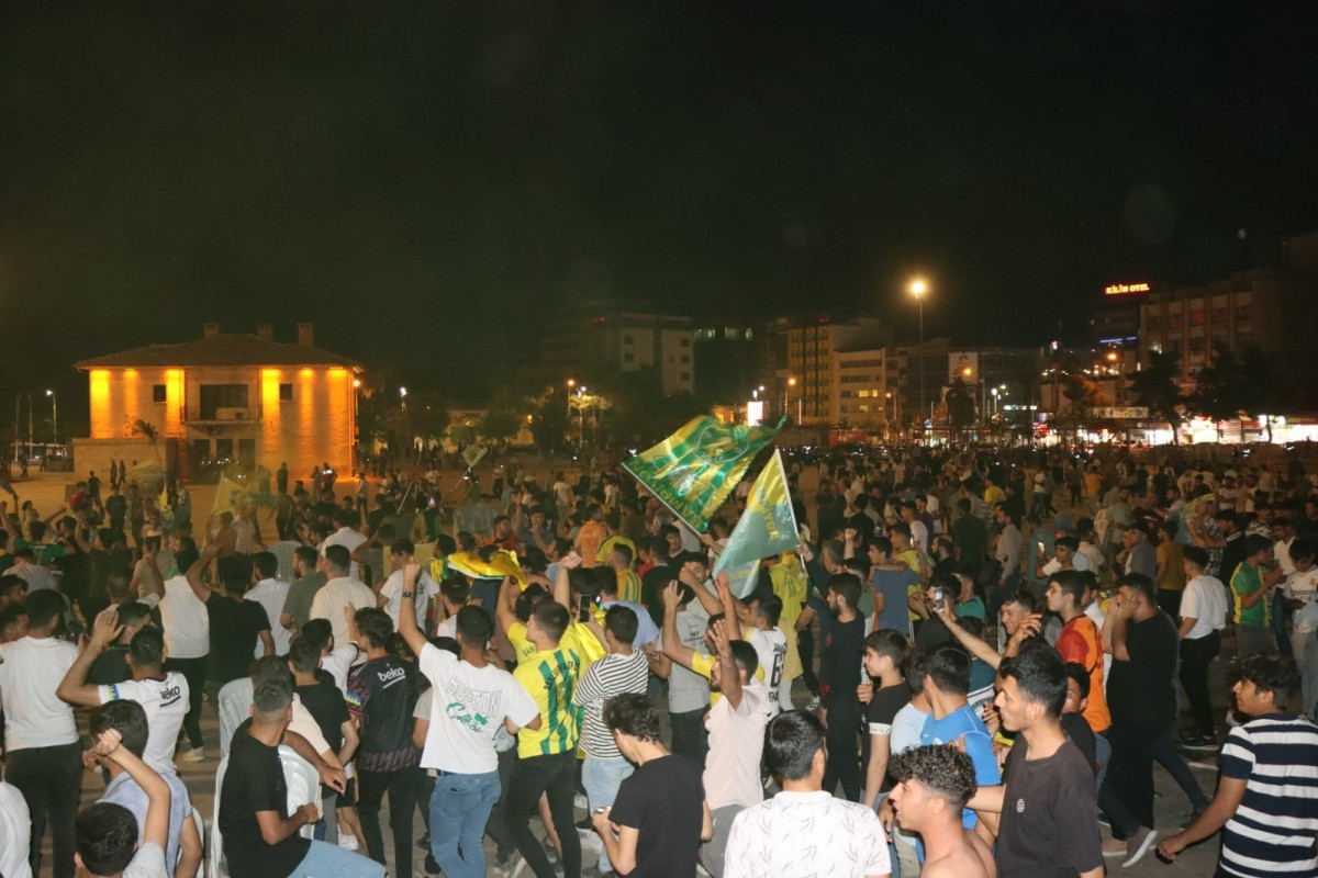KUPA HEYECANINI DEV EKRANDA YAŞADILAR