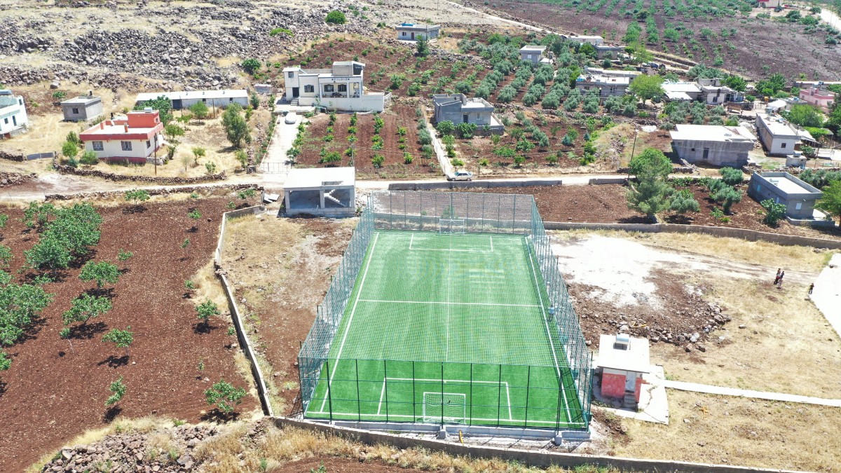 OTLUKALAN MAHALLESİNDE ÇOCUKLAR SEMT SAHASINA KAVUŞTU