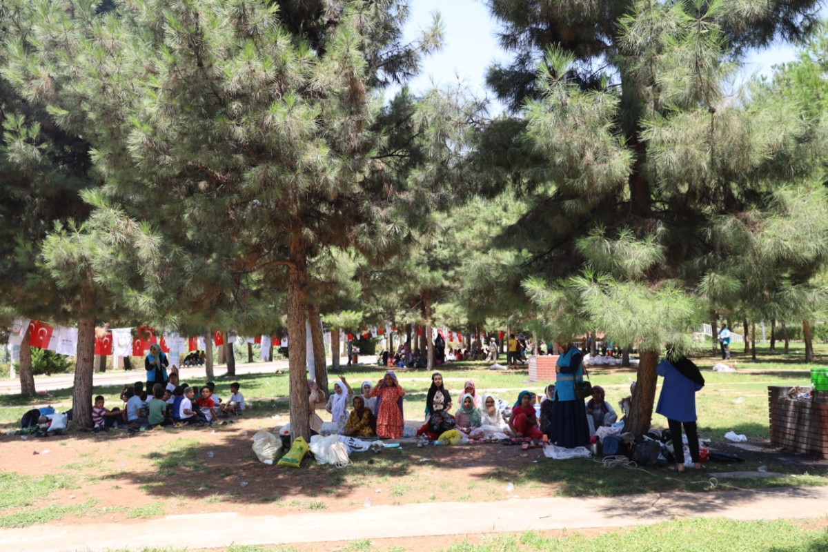GENÇLİK BULUŞMASI RENKLİ GÖRÜNTÜLERE SAHNE OLDU