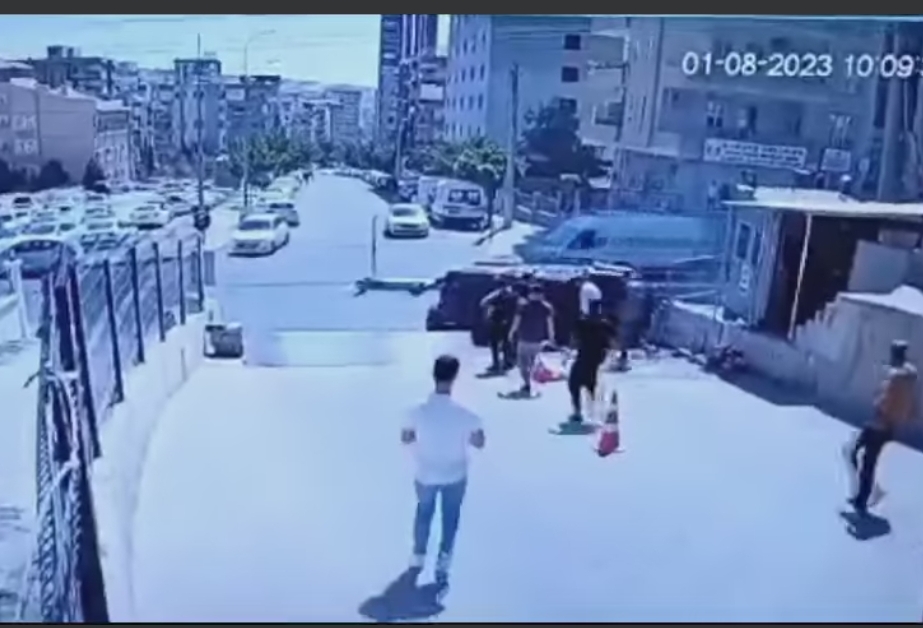Şanlıurfa'da zırhlı polis aracı devrildi: 1 polis şehit oldu