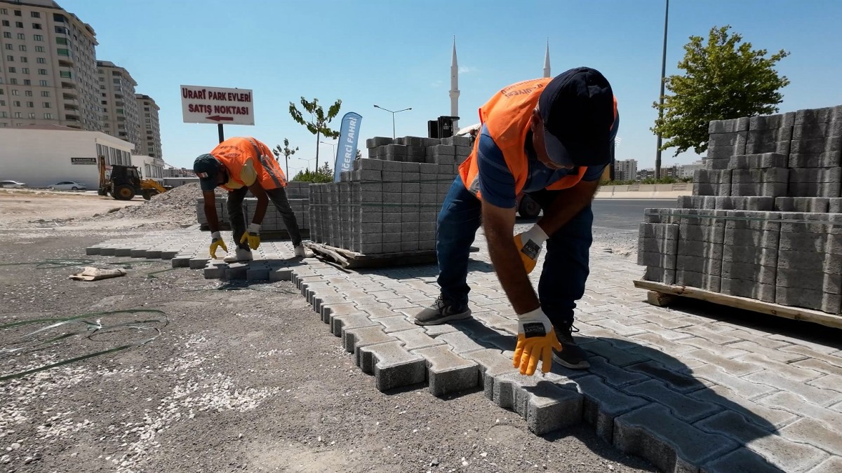 MEHMETÇİK’TE YENİ YOLLAR AÇILIYOR