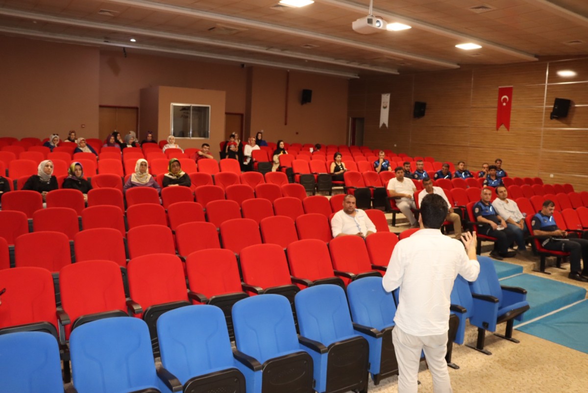 BÜYÜKŞEHİR PERSONELLERİNE BEDEN DİLİ VE DİKSİYON EĞİTİMİ