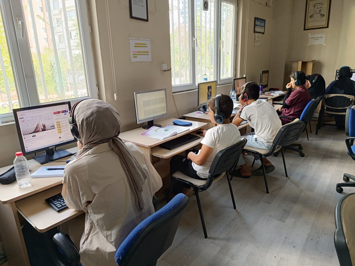 ÖĞRENCİLERİN ALTERNATİF DERS ÇALIŞMA ORTAMI KARAKÖPRÜ KÜTÜPHANESİ