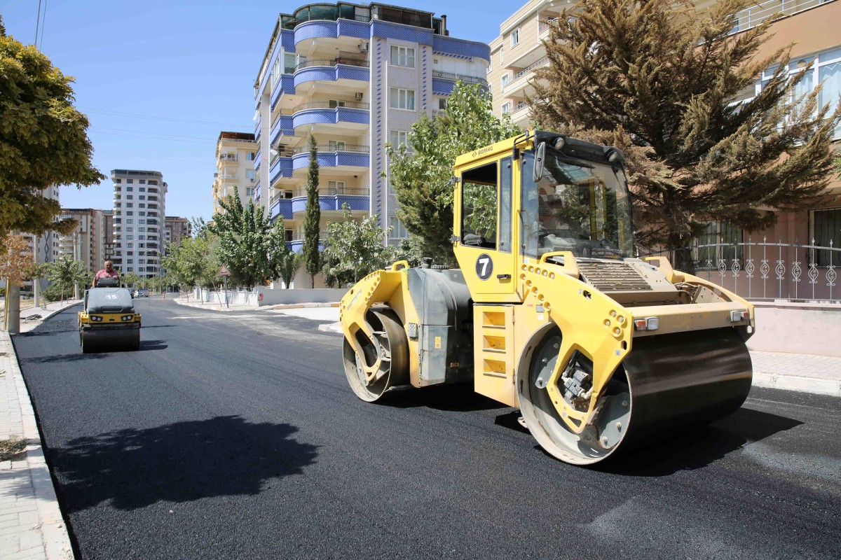 ŞENEVLER’DE ASFALT YOLLAR YENİLENİYOR