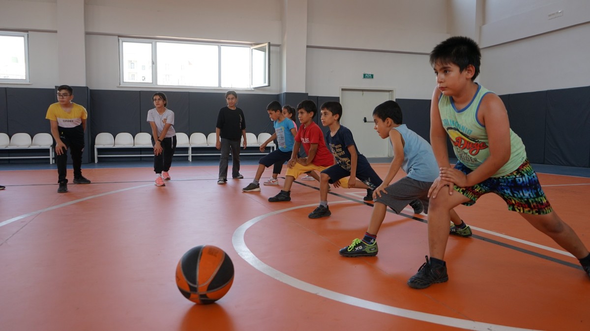 KARAKÖPRÜ BELEDİYESİNİN SPOR KURSLARINA ÇOCUKLARDAN TAM NOT