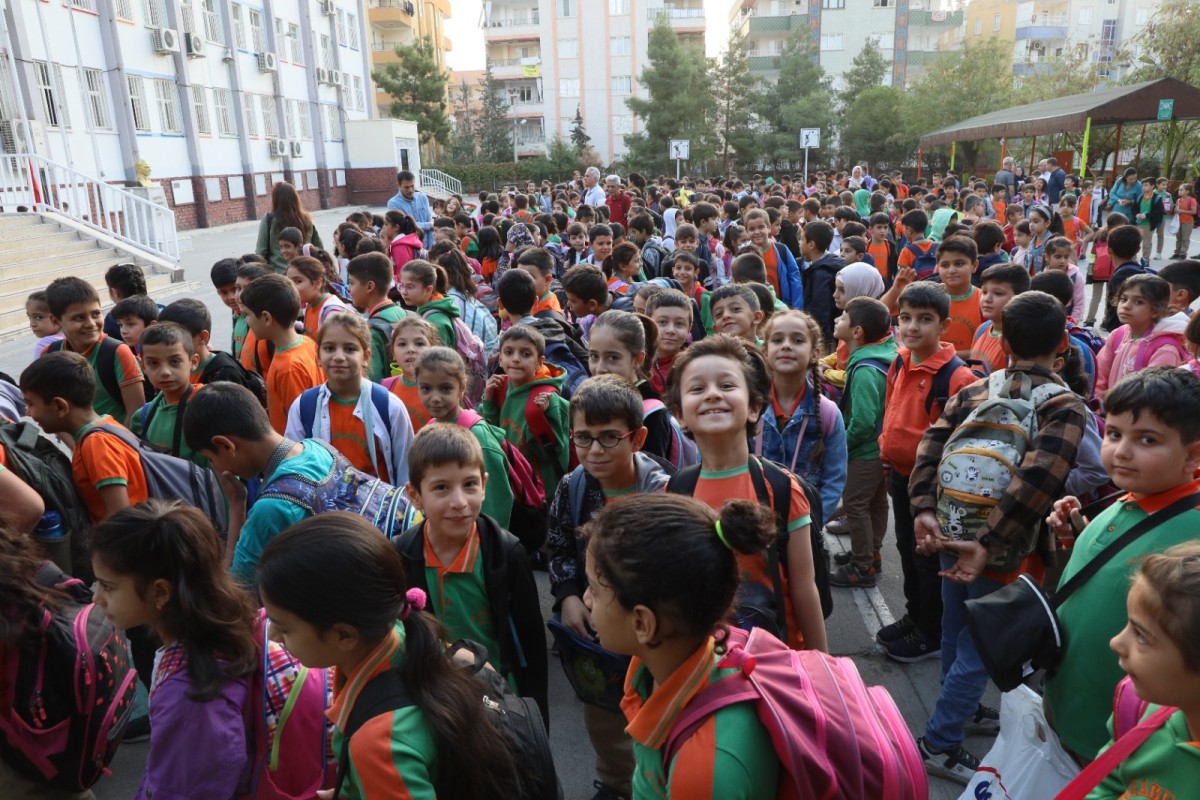 VALİ ŞILDAK: EĞİTİMİN HER YÖNÜYLE GELİŞMESİ İÇİN ÇALIŞIYORUZ