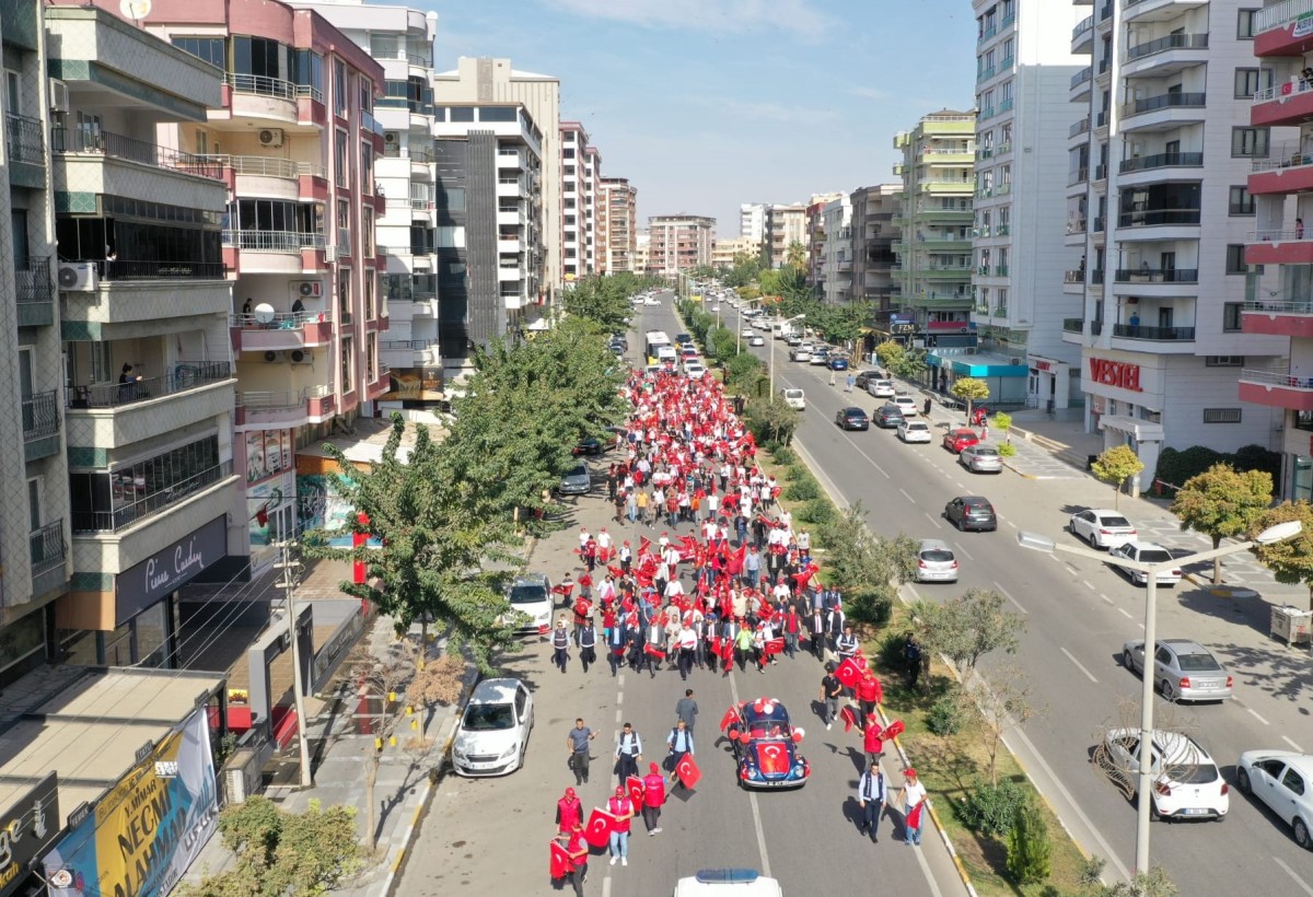 KARAKÖPRÜ'DE CUMHURİYET'İN YÜZÜNCÜ YILI COŞKUYLA KUTLANDI
