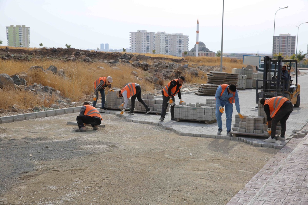 KARAKÖPRÜ’DE ÜSTYAPI ÇALIŞMALARI HIZ KESMİYOR