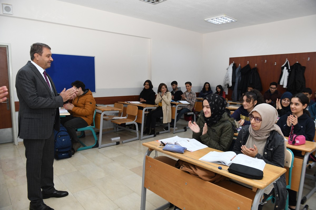 VALİ ŞILDAK FEN LİSESİNİ ZİYARET ETTİ