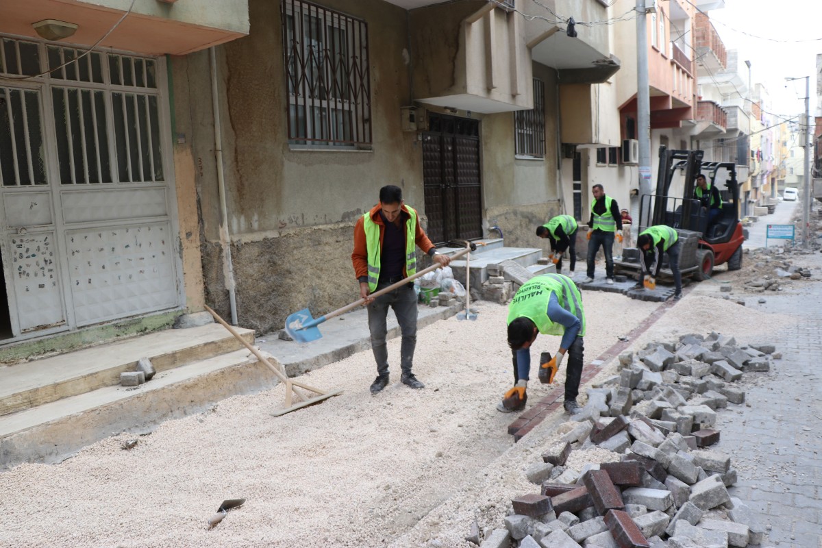 HALİLİYE BELEDİYESİ 4 MAHALLEDE ÜSTYAPI ÇALIŞMALARINI SÜRDÜRÜYOR  