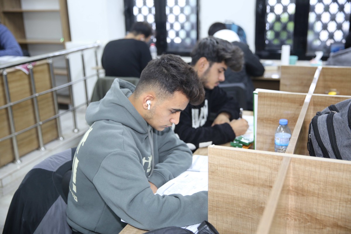 GENÇLERİN ALTERNATİF DERS ÇALIŞMA ORTAMI: OKUMA EVLERİ