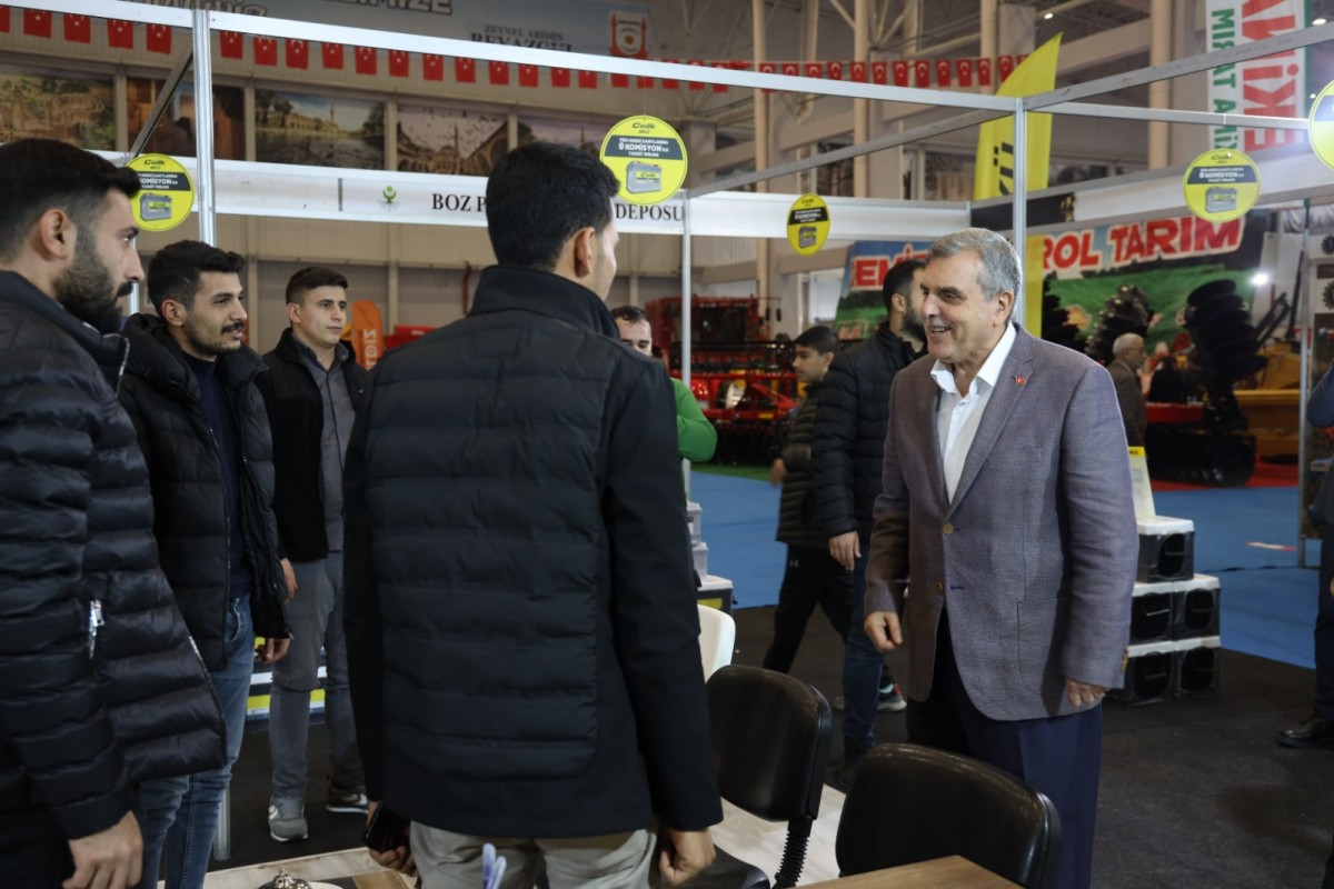 TARIM FUARI’NDA 100 BİN FİDAN DAĞITILDI