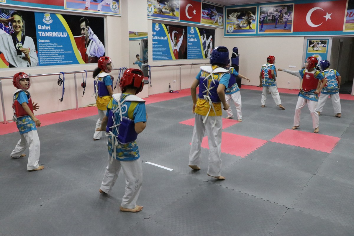 BAŞKAN CANPOLAT'IN YATIRIMLARIYLA SPORCU NESİL YETİŞİYOR