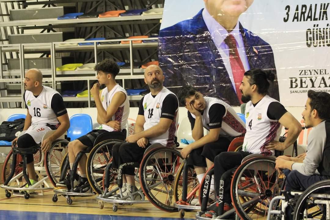 ŞANLIURFA BÜYÜKŞEHİR TEKERLEKLİ SANDALYE BASKETBOL TAKIMI RAKİBİNE ŞANS TANIMADI