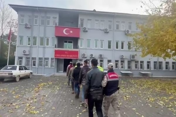 Şanlıurfa'da 129 kaçak göçmen yakalandı