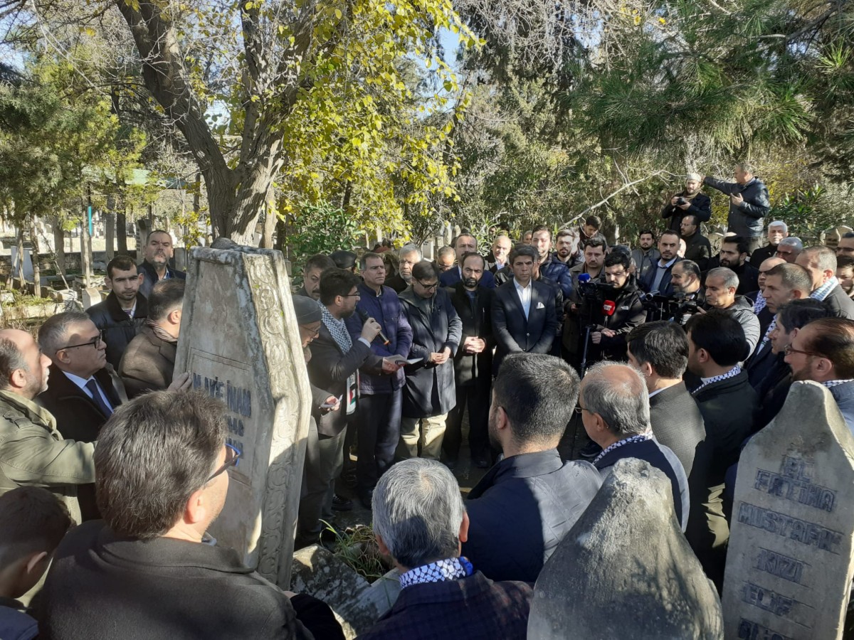 Kudüs Şairi, mezarı başında anıldı