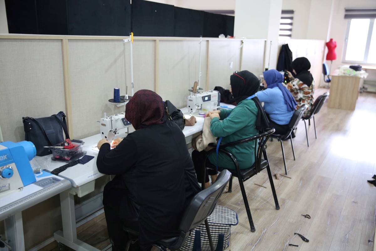 KARAMEK KURSLARI KADINLARA YENİ UFUKLAR AÇIYOR