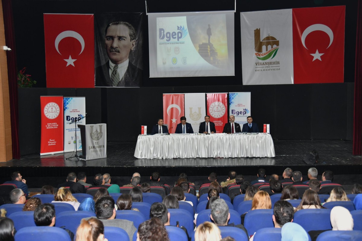 VALİ ŞILDAK, EĞİTİM DEĞERLENDİRME TOPLANTISI İÇİN VİRANŞEHİR’DE
