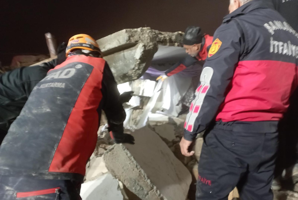Şanlıurfa’da ev çöktü: 2 Ölü 8 yaralı