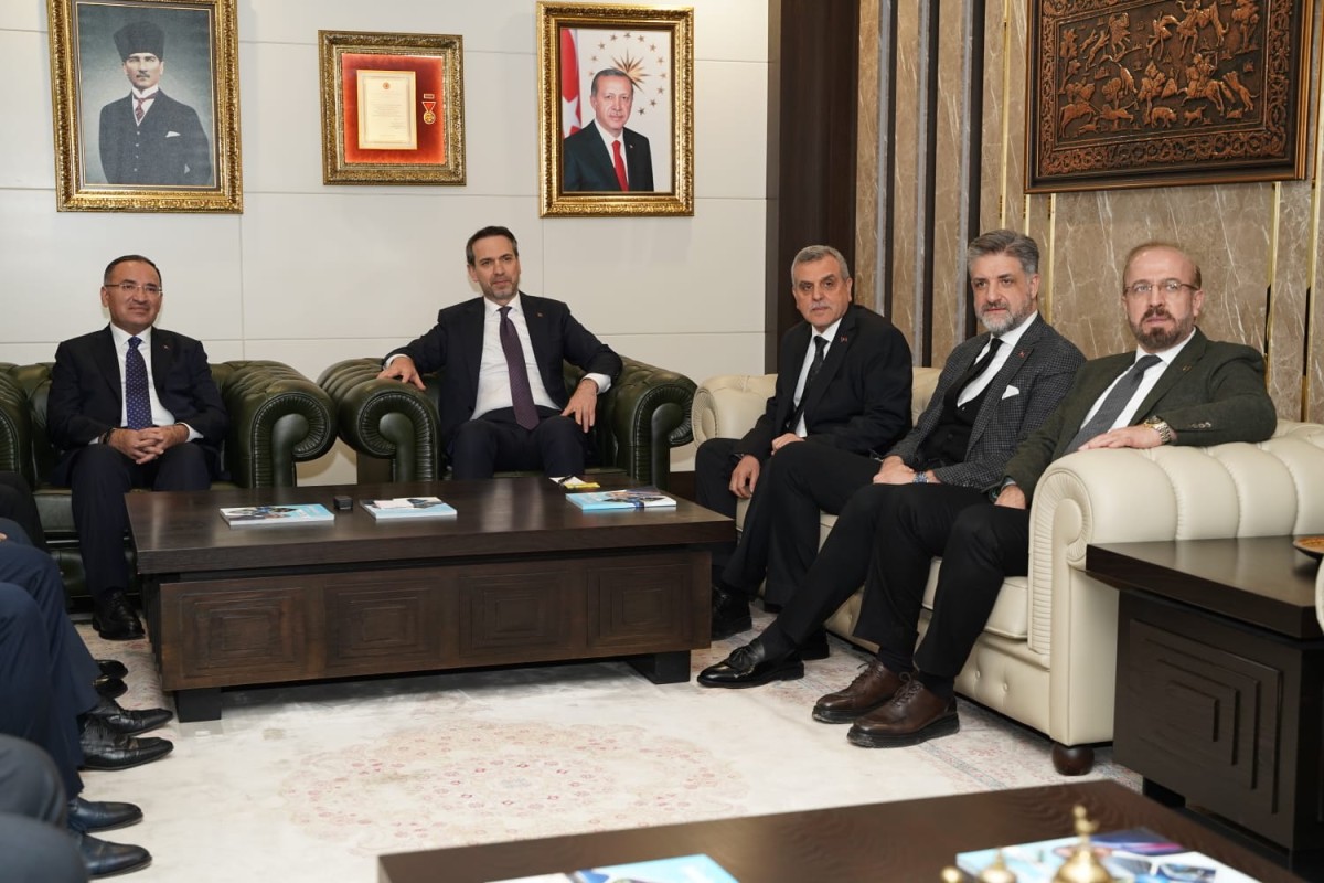 ENERJİ VE TABİİ KAYNAKLAR BAKANI BAYRAKTAR’DAN BAŞKAN BEYAZGÜL’E ZİYARET