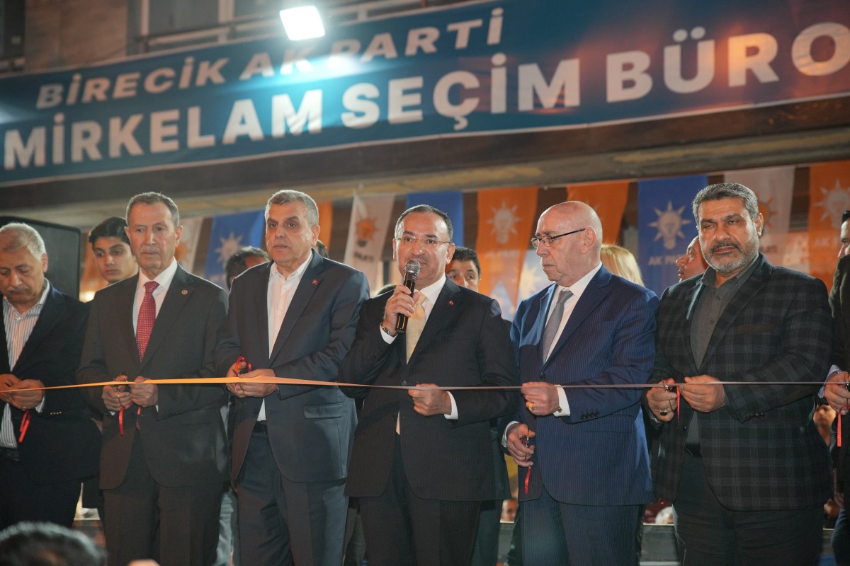BİRECİKLİLER BAŞKAN BEYAZGÜL’Ü BAĞRINA BASTI